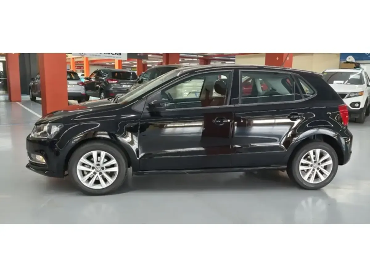 Usado VW Polo Advance 90 CV (66 kW) 2017 Negro Utilitario