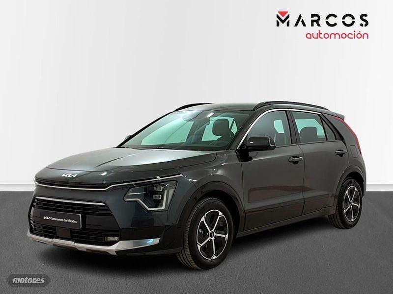 Usado Kia Niro 129 CV (94 kW) 2024 Gris / plata SUV