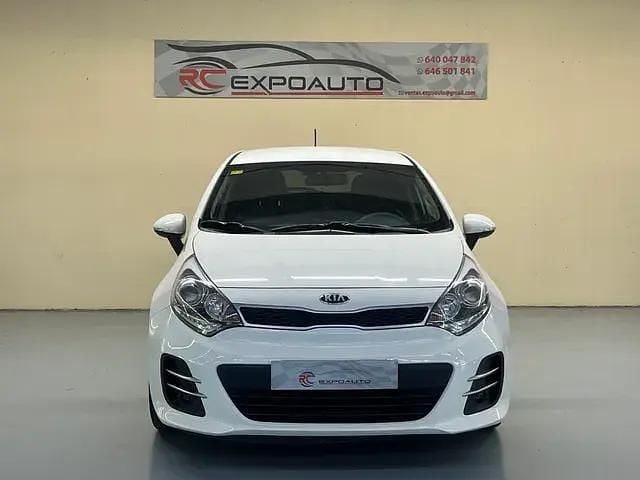 Usado Kia Rio 84 CV (61 kW) 2015 Blanco Utilitario