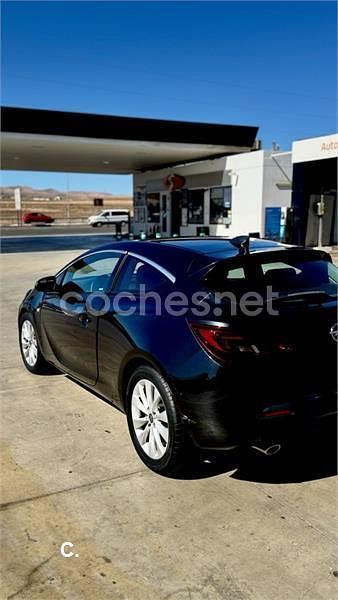 Negro Usado 2016 Opel Astra GTC Sportive Berlina | 6000 € (Super precio) - Imagen 1/4