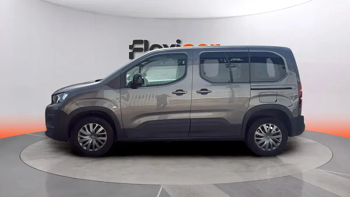 Usado Peugeot Rifter Allure 101 CV (74 kW) 2023 Gris Monovolumen