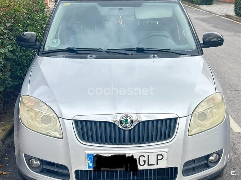 Gris / plata Usado 2009 Skoda Fabia Berlina | 4500 € (Precio justo) - Imagen 1/4