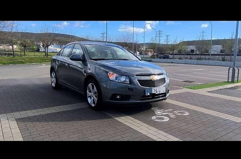 Usado Chevrolet Cruze LT 141 CV (103 kW) 2010 Gris Utilitario