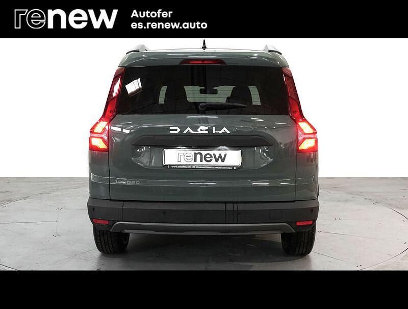 Usado Dacia Jogger Extreme 100 CV (73 kW) 2022 Verde Monovolumen