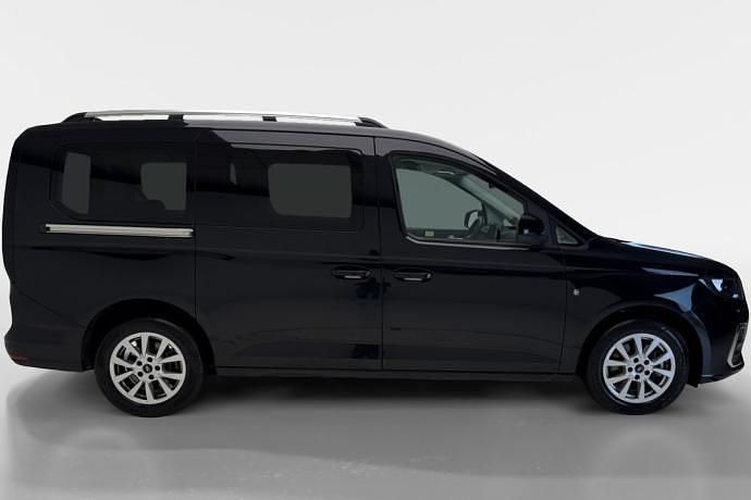 Usado Ford Tourneo Titanium 122 CV (89 kW) 2023 Monovolumen