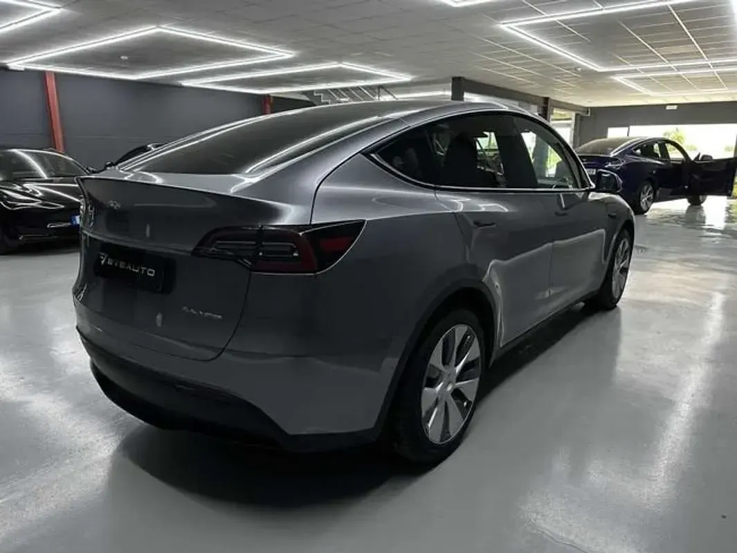 Usado Tesla Model Y 378 kW (514 CV) 2023 Plateado SUV