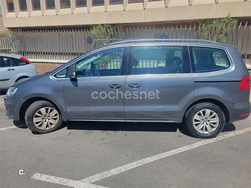 Usado VW Sharan Advance 140 CV (102 kW) 2013 Gris / plata Monovolumen