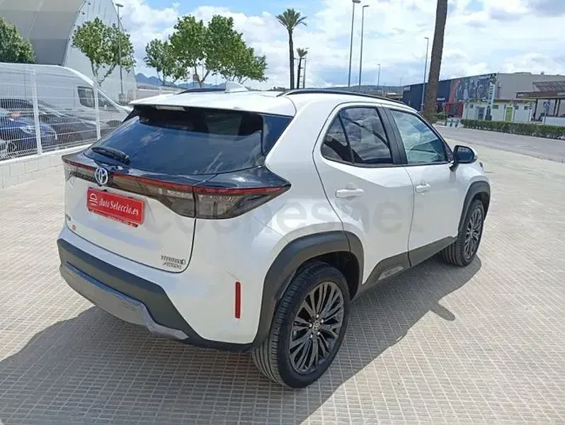 Usado Toyota Yaris Cross 116 CV (85 kW) 2023 Blanco SUV