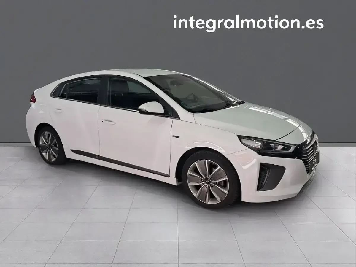 Usado Hyundai Ioniq 141 CV (103 kW) 2017 Blanco Utilitario