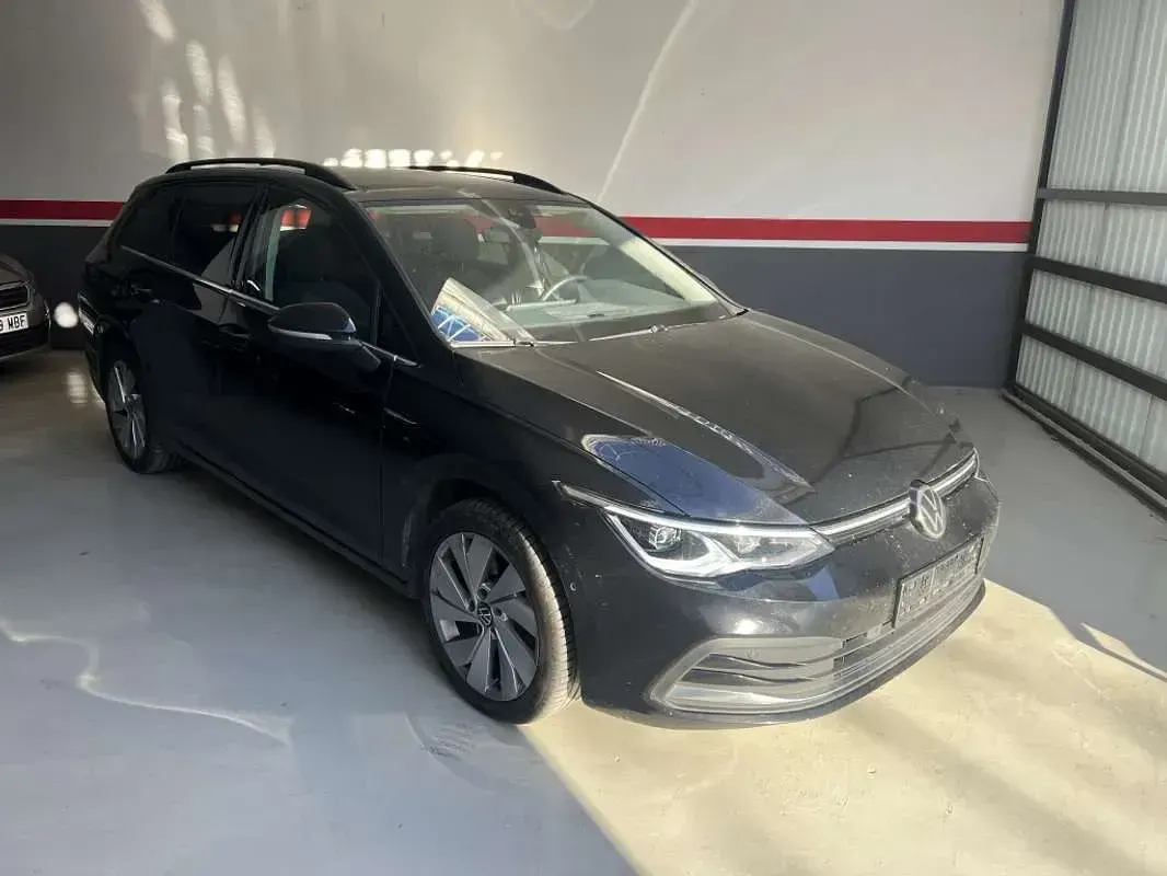Usado VW Golf VIII Life 116 CV (85 kW) 2021 Negro Familiar