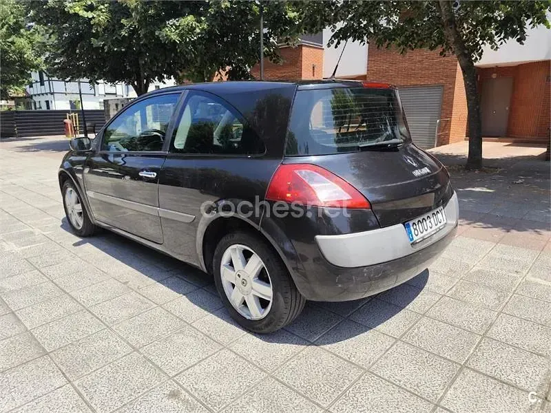 Usado Renault Mégane Authentique 98 CV (72 kW) 2004 Negro Berlina