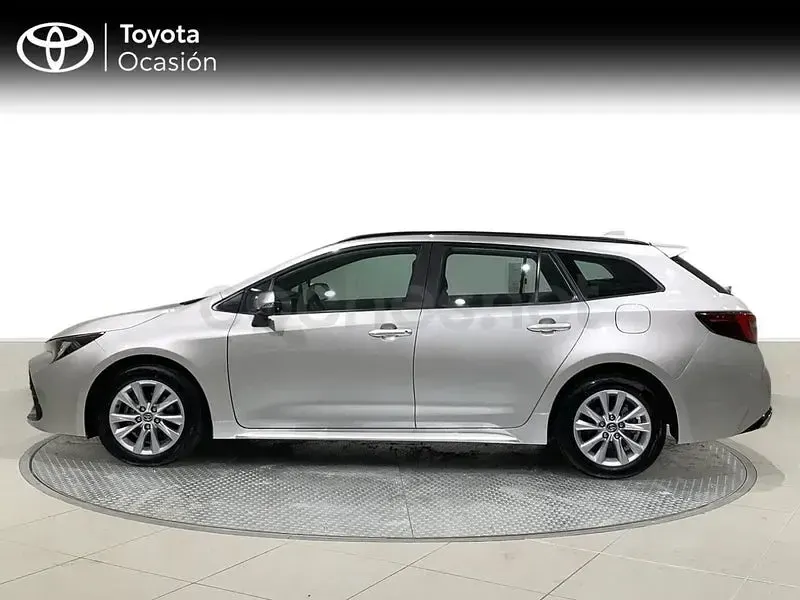 Usado Toyota Corolla Active 140 CV (102 kW) 2025 Gris / plata Familiar