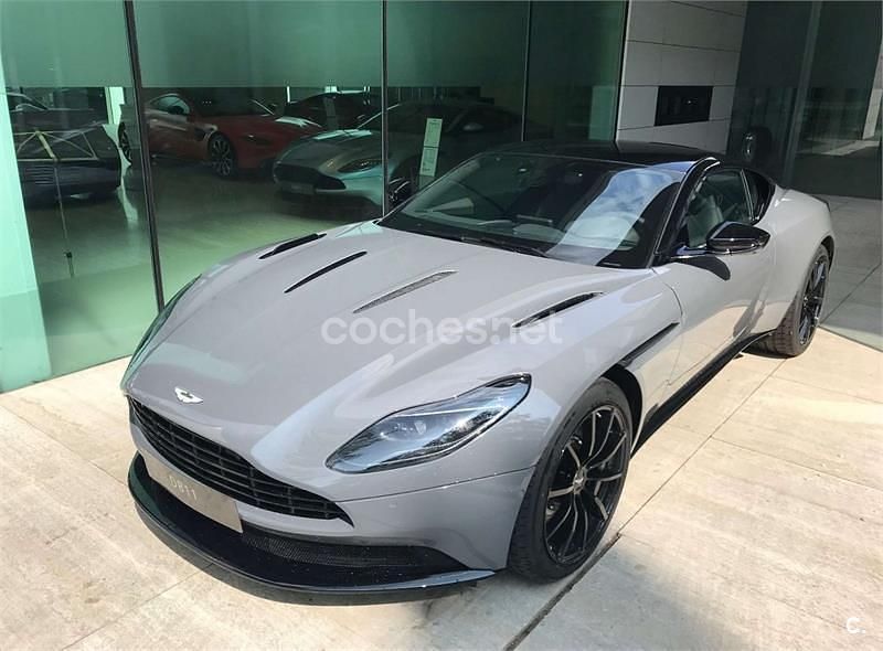 Usado Aston Martin DB11 510 CV (375 kW) 2019 Gris / plata Coupe