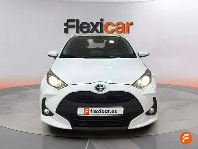 Usado Toyota Yaris Active 116 CV (85 kW) 2022 Blanco Utilitario