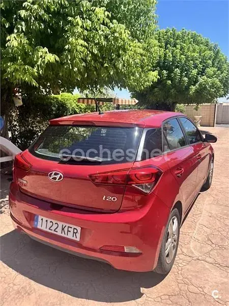 Usado Hyundai i20 84 CV (61 kW) 2017 Rojo Berlina