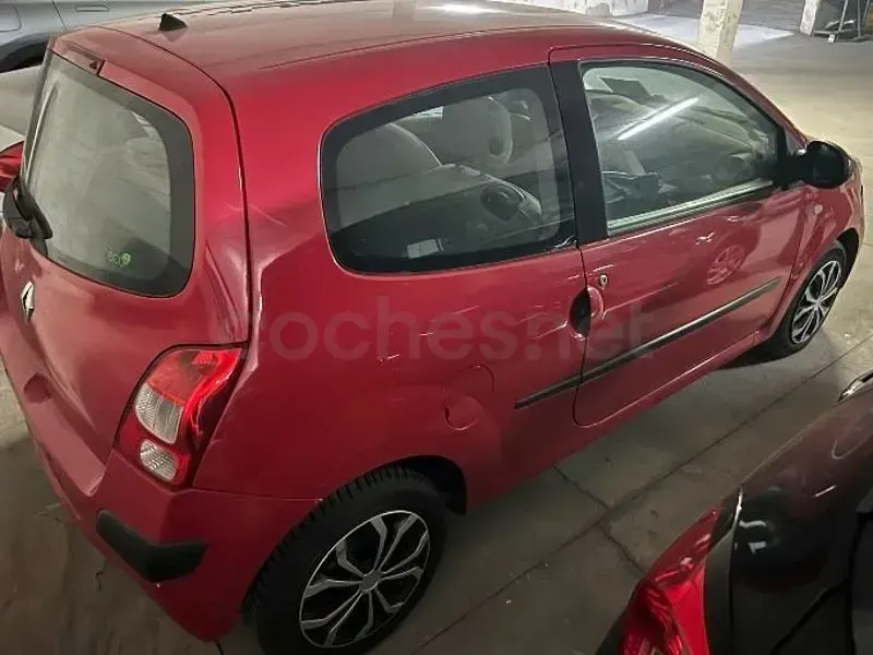 Usado Renault Twingo Authentique 75 CV (55 kW) 2009 Rojo Utilitario