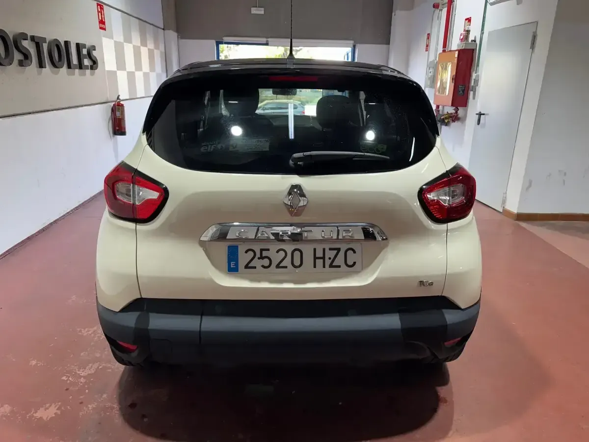 Begagnad Renault Captur Zen 90 HK (66 kW) 2014 Vit SUV