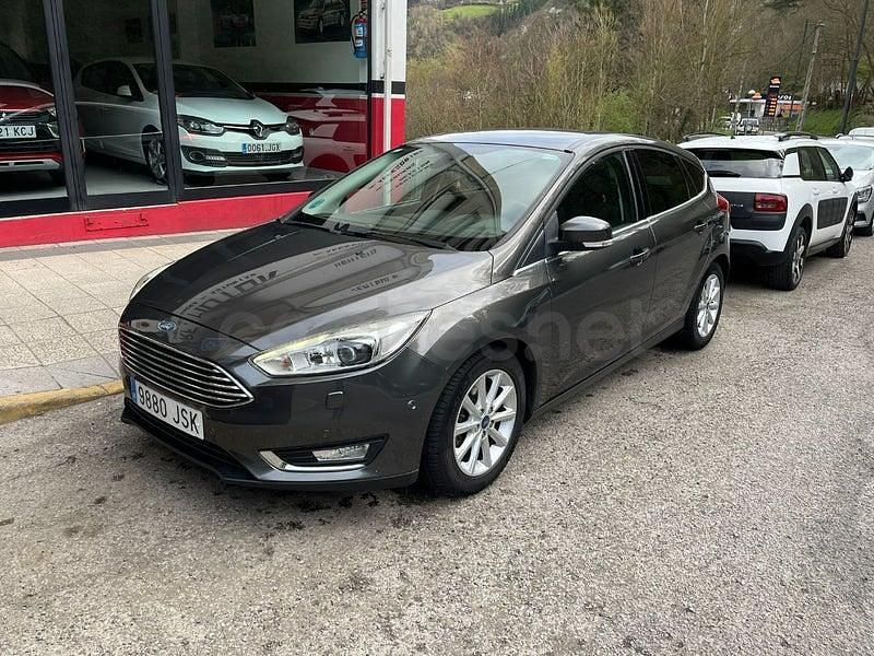 Usado Ford Focus Titanium 150 CV (110 kW) 2016 Gris / plata Berlina