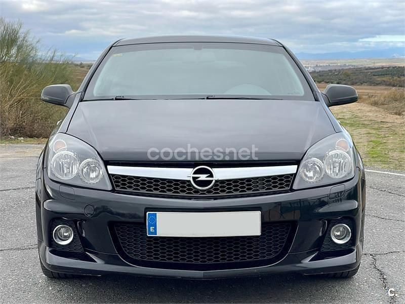 Usado Opel Astra GTC Sport 115 CV (84 kW) 2009 Negro Berlina