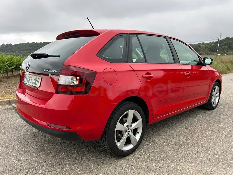 Usado Skoda Rapid Ambition 90 CV (66 kW) 2016 Rojo Utilitario