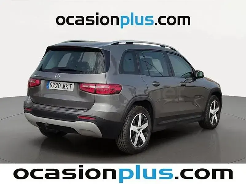 Usado Mercedes GLB180 136 CV (100 kW) 2021 Gris / plata SUV