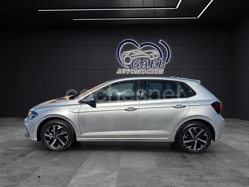 Usado VW Polo Life 95 CV (69 kW) 2023 Gris / plata Berlina