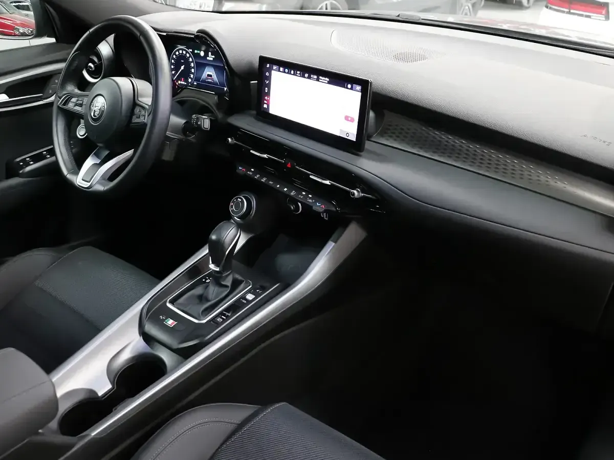 Usado Alfa Romeo Tonale Sprint 130 CV (95 kW) 2023 Negro SUV