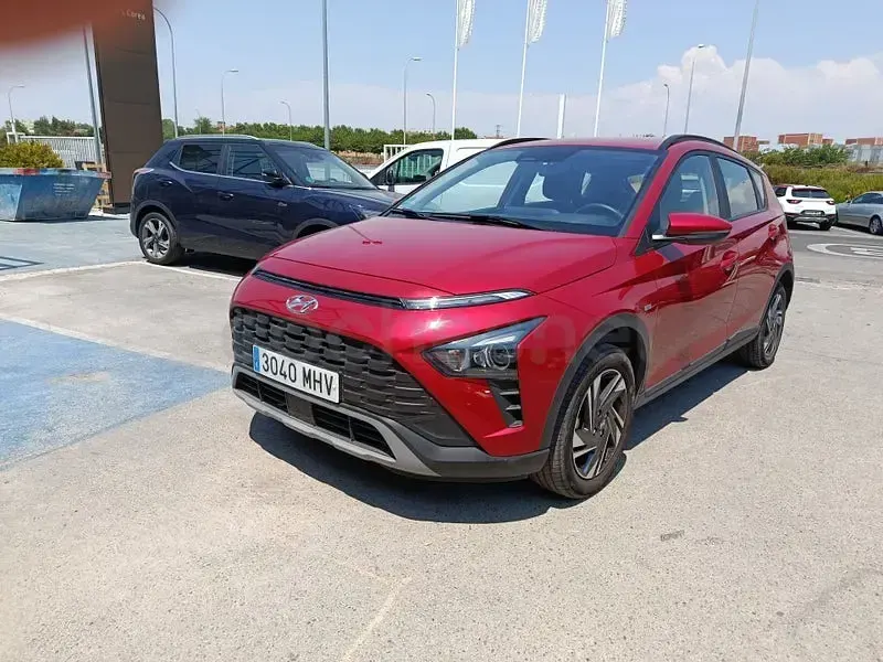 Usado Hyundai Bayon 100 CV (73 kW) 2023 Rojo SUV