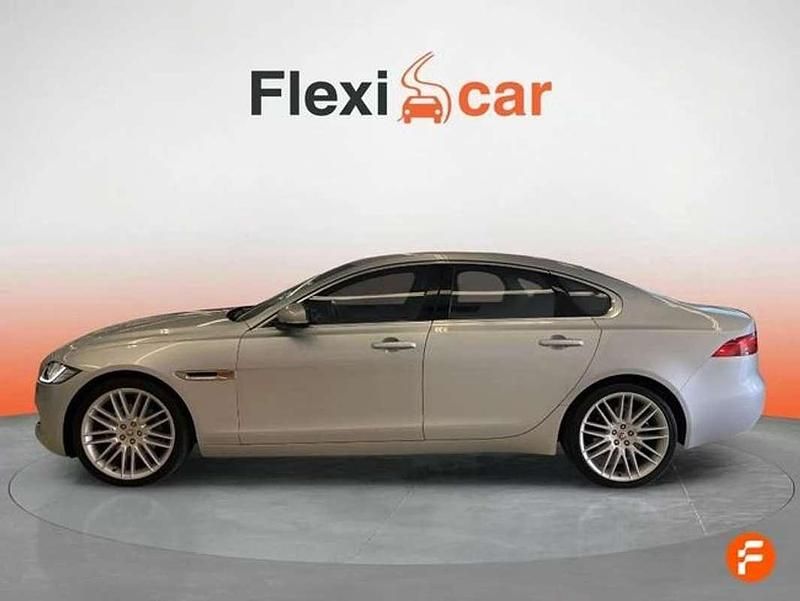 Usado Jaguar XF Portfolio 180 CV (132 kW) 2017 Gris Berlina