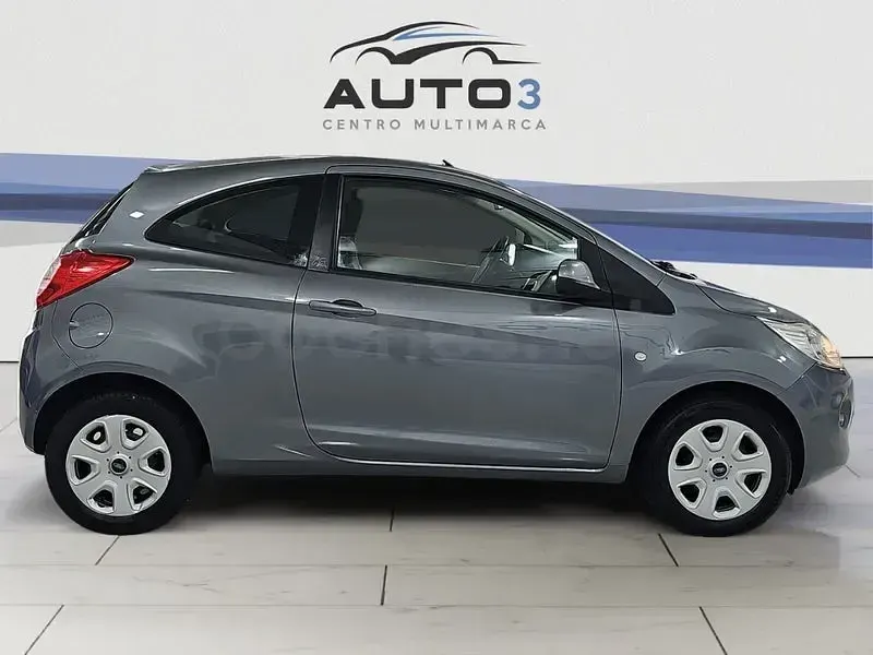 Usado Ford Ka Trend 69 CV (50 kW) 2010 Gris / plata Utilitario