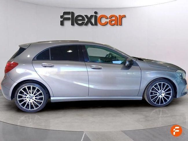 Usado Mercedes A180 Urban 109 CV (80 kW) 2017 Gris Berlina