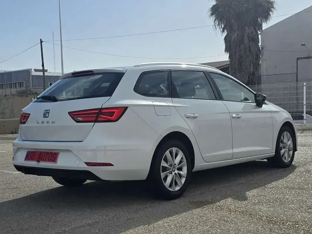 Usado Seat Leon ST Style 116 CV (85 kW) 2020 Blanco Familiar