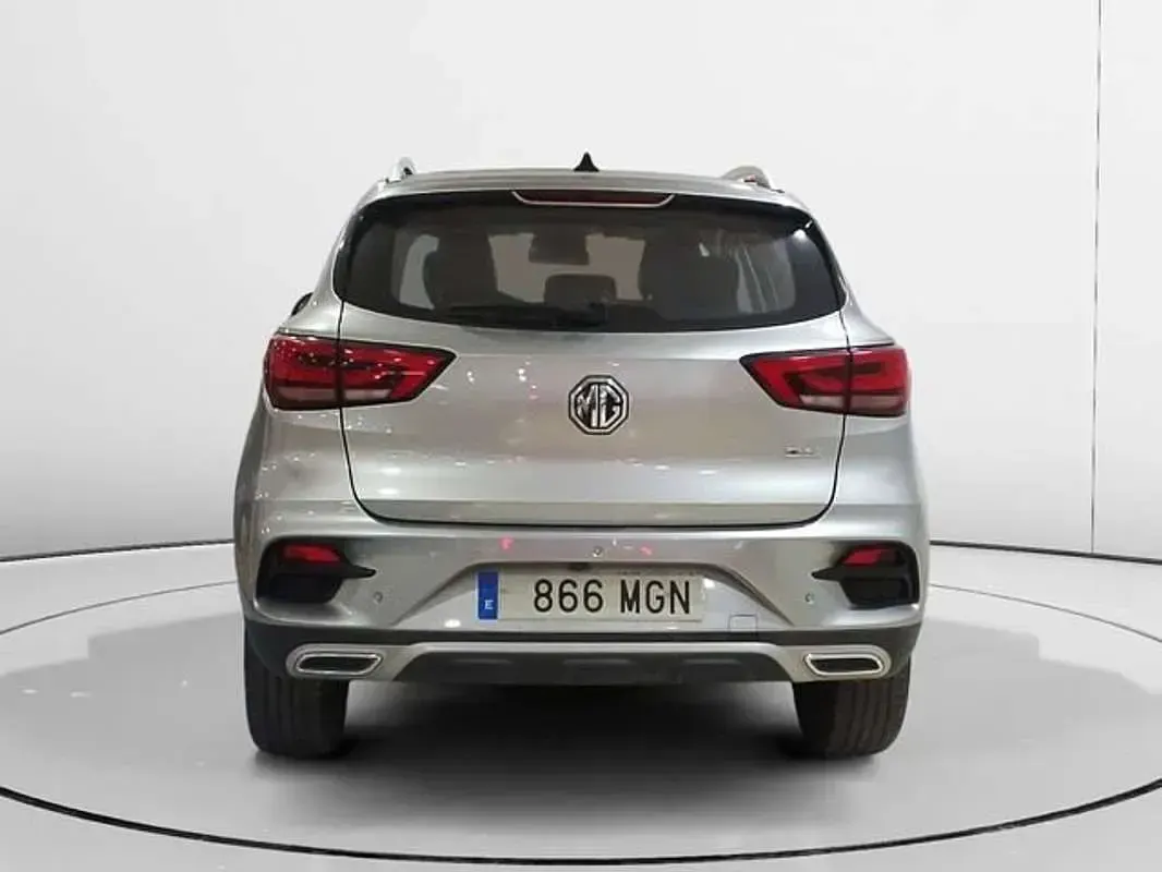Usado MG ZS Luxury 111 CV (81 kW) 2023 Gris SUV