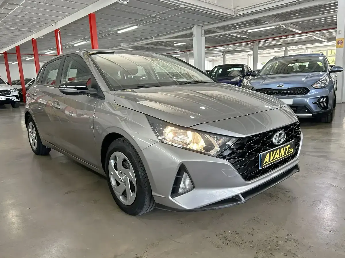 Usado Hyundai i20 100 HP (73 kW) 2023 Bege Citadino