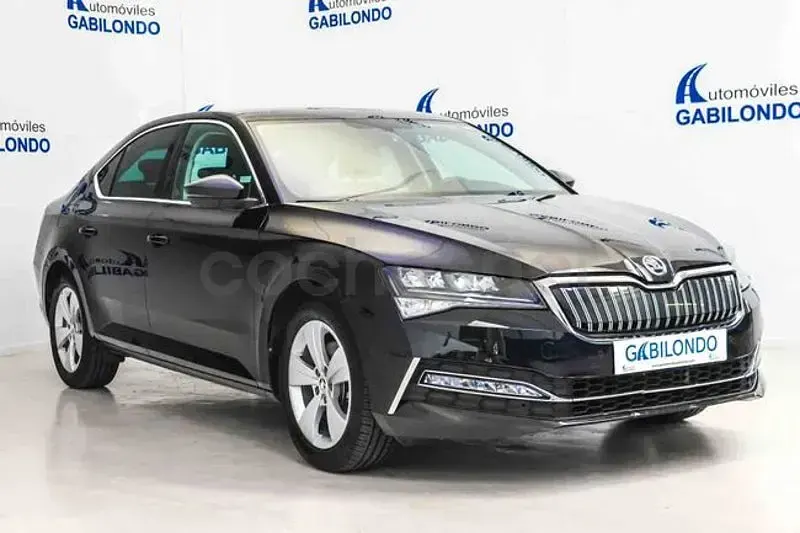Usado Skoda Superb Style 218 CV (160 kW) 2021 Negro Berlina