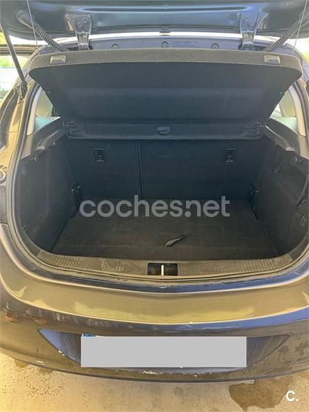 Gris / plata Usado 2011 Opel Astra Enjoy Familiar | 5000 € (Precio justo) - Imagen 1/4