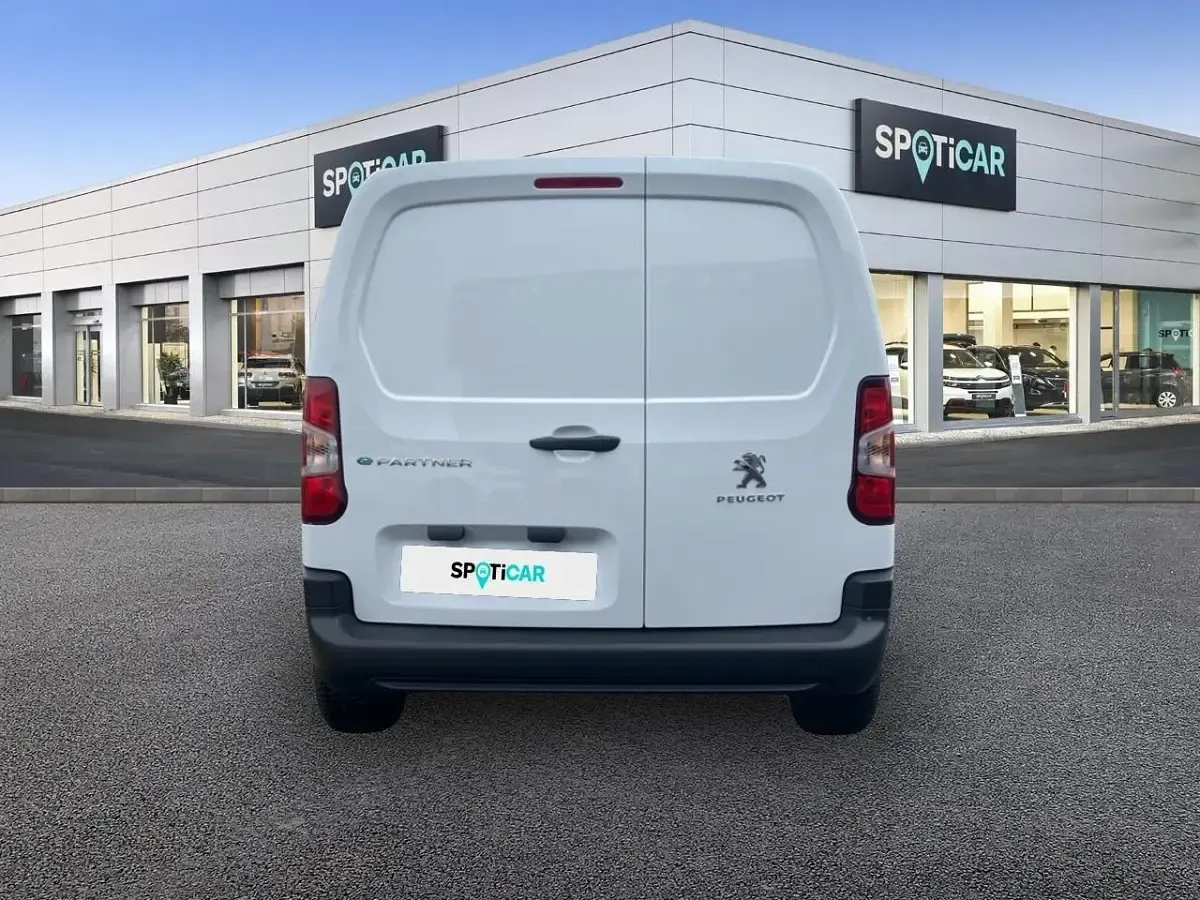 Usado Peugeot Partner 136 CV (100 kW) 2024 Blanco Monovolumen