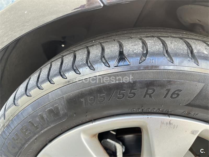 Usado Opel Corsa Selective 75 CV (55 kW) 2012 Negro Utilitario