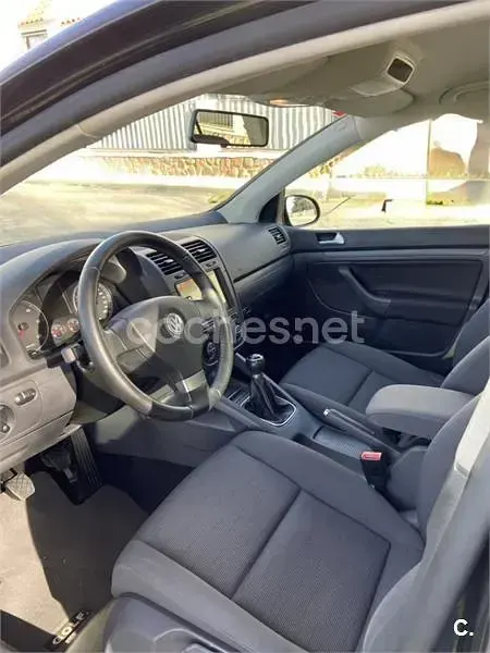 Usado VW Golf V Highline 105 CV (77 kW) 2007 Negro Berlina