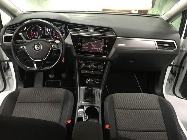 Usado VW Touran Advance 150 CV (110 kW) 2017 Blanco Monovolumen