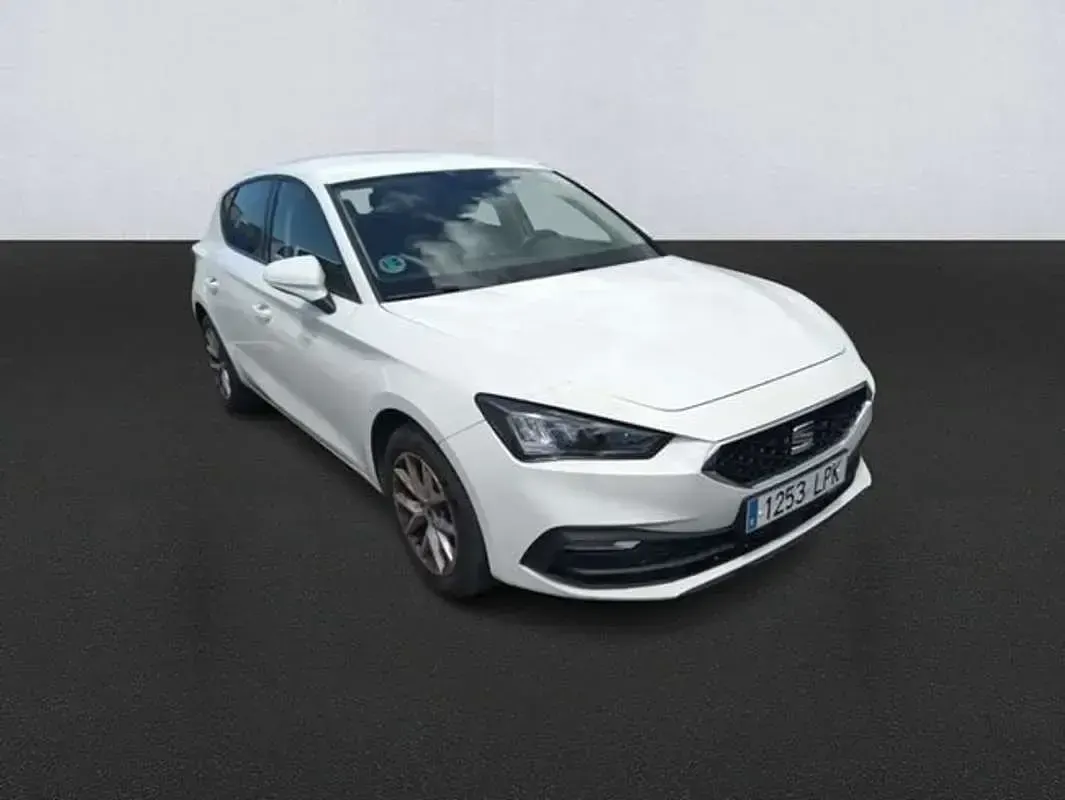 Käytetty Seat Leon Style 116 HP (85 kW) 2021 Valkoinen Viistoperä