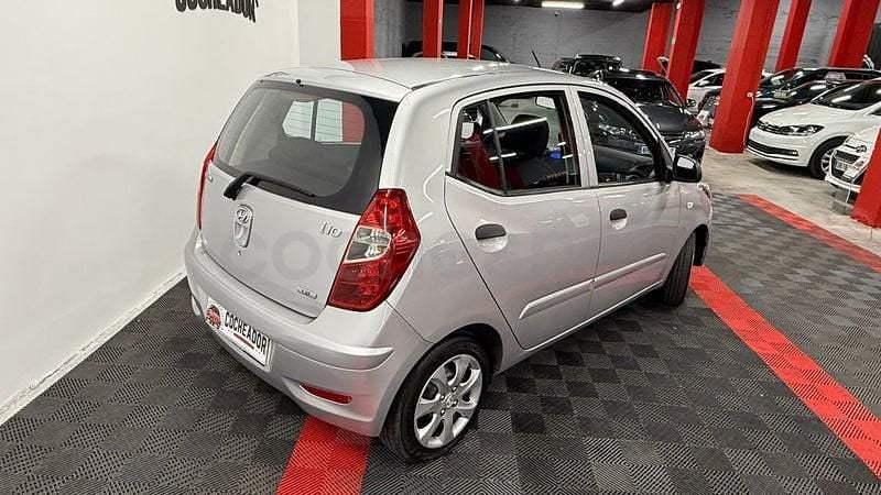 Usado Hyundai i10 Comfort 85 CV (62 kW) 2012 Gris / plata Utilitario