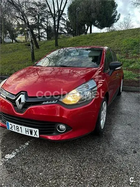 Usado Renault Clio IV Authentique 75 CV (55 kW) 2014 Rojo Berlina