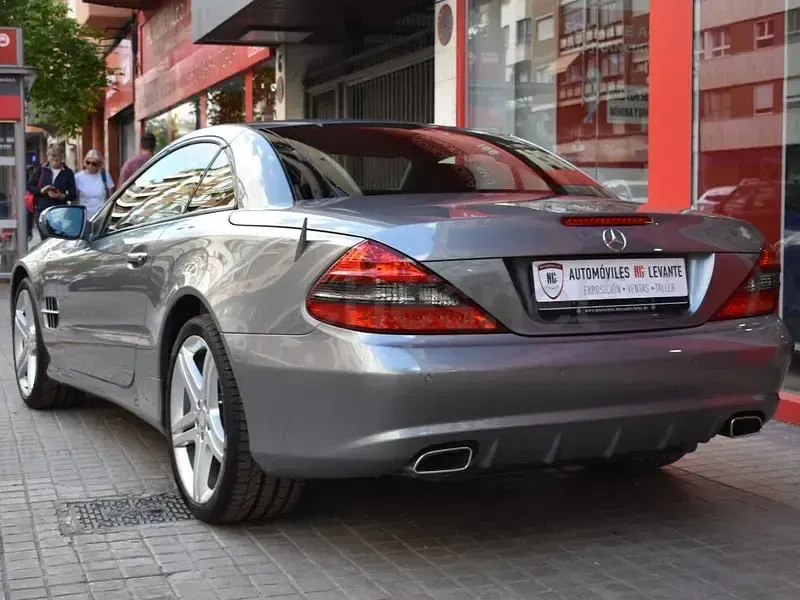 Usado Mercedes SL300 231 CV (169 kW) 2010 Gris / plata Descapotable