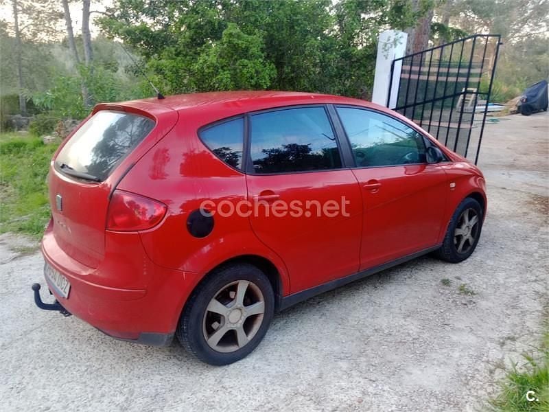 Usado Seat Altea Stylance 140 CV (102 kW) 2004 Rojo Monovolumen