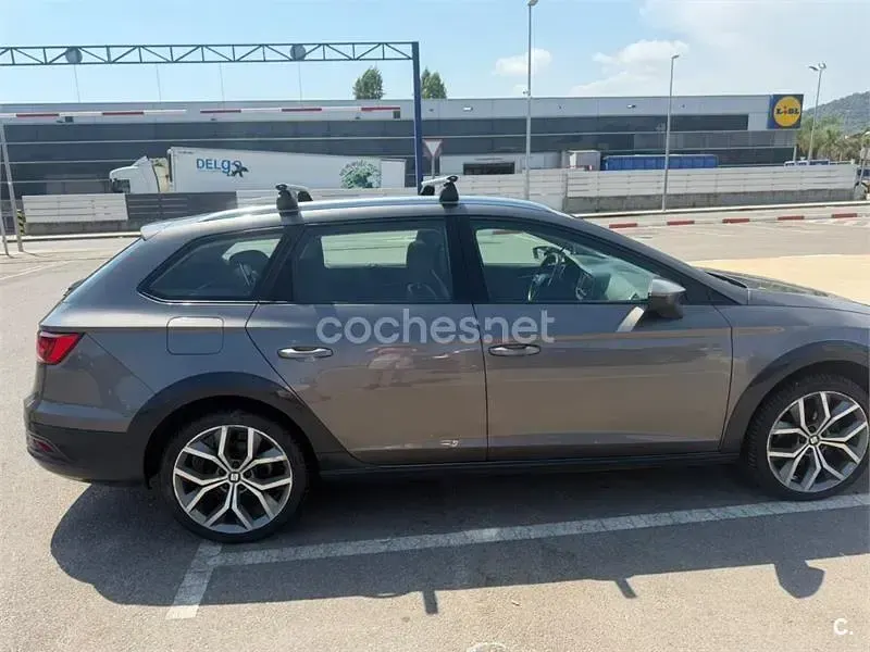 Usado Seat Leon X-Perience 4Drive 150 CV (110 kW) 2014 Gris / plata Familiar