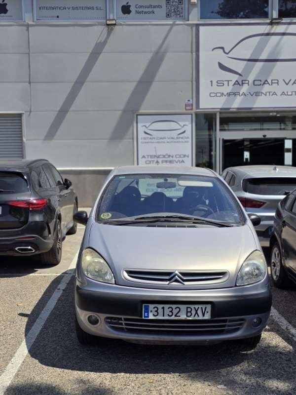 Gris / plata Usado 2002 Citroën Xsara Picasso Exclusive Monovolumen | 2700 € (Precio justo) - Imagen 1/4