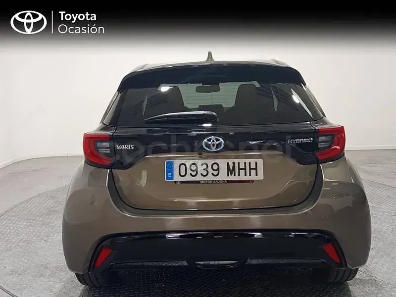 Usado Toyota Yaris Hybrid Style 116 CV (85 kW) 2023 Marrón Berlina