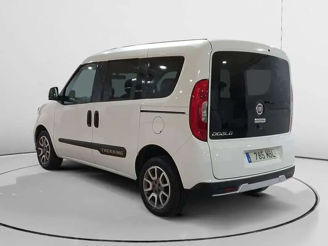Usado Fiat Doblò Trekking 121 CV (88 kW) 2022 Blanco Monovolumen