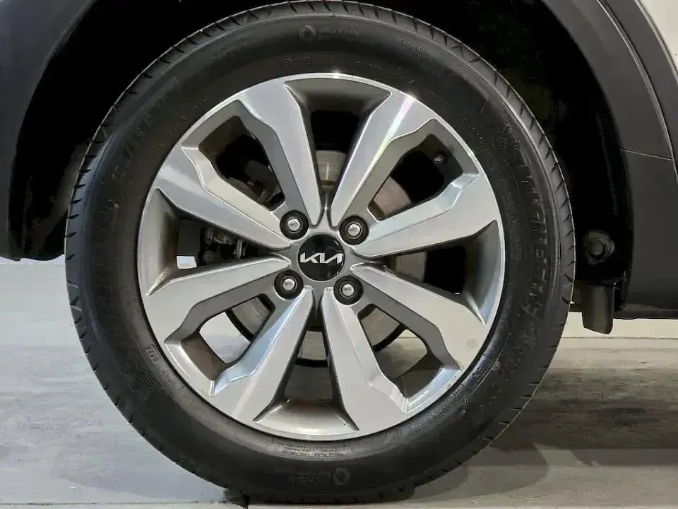 Usado Kia Stonic 100 CV (73 kW) 2023 Blanco SUV